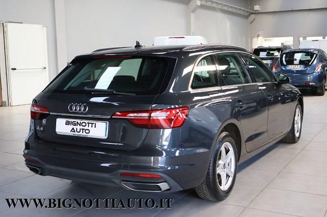 Begagnad Audi A4 Business 163 HK (119 kW) 2021 Grå Kombi
