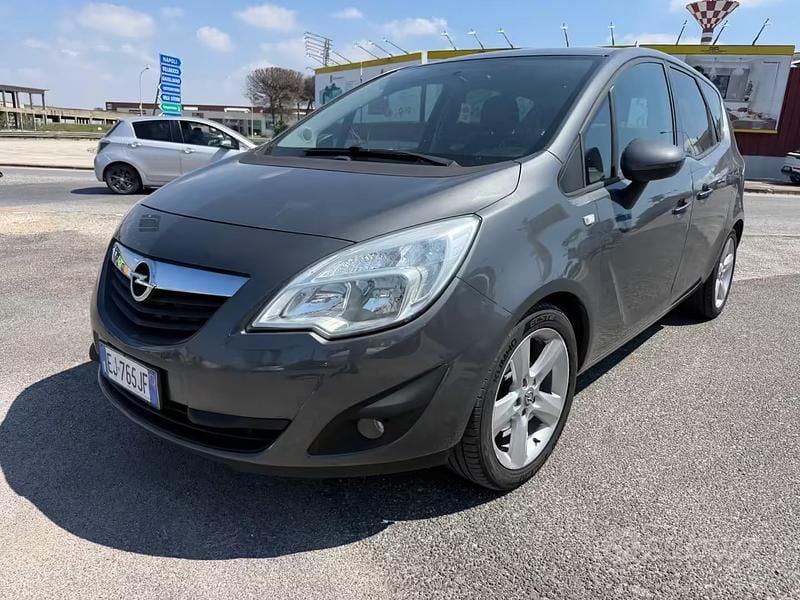 Usata Opel Meriva Cosmo 101 CV (74 kW) 2011 Grigio Monovolume