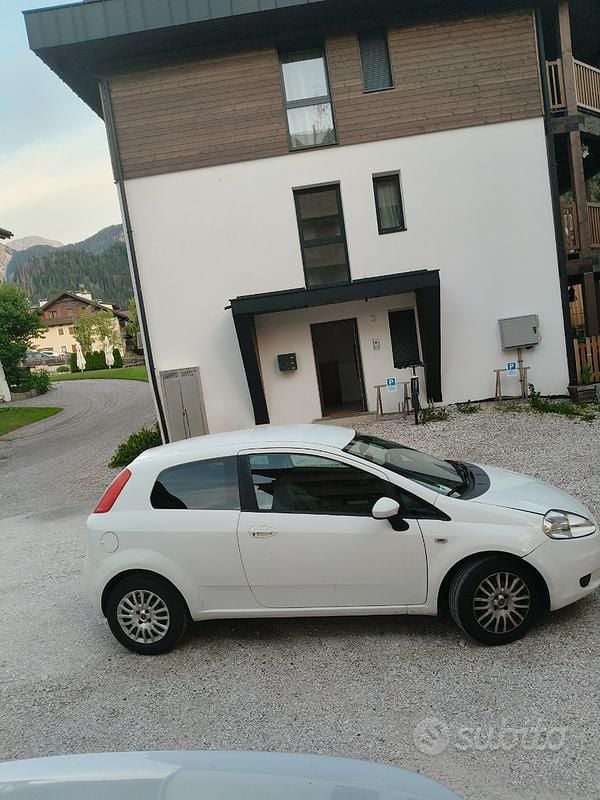 Usata Fiat Punto 70 CV (51 kW) 2009 Bianco Utilitaria
