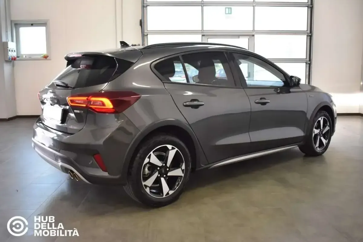 Usata Ford Focus Active 125 CV (91 kW) 2023 Grigio Berlina