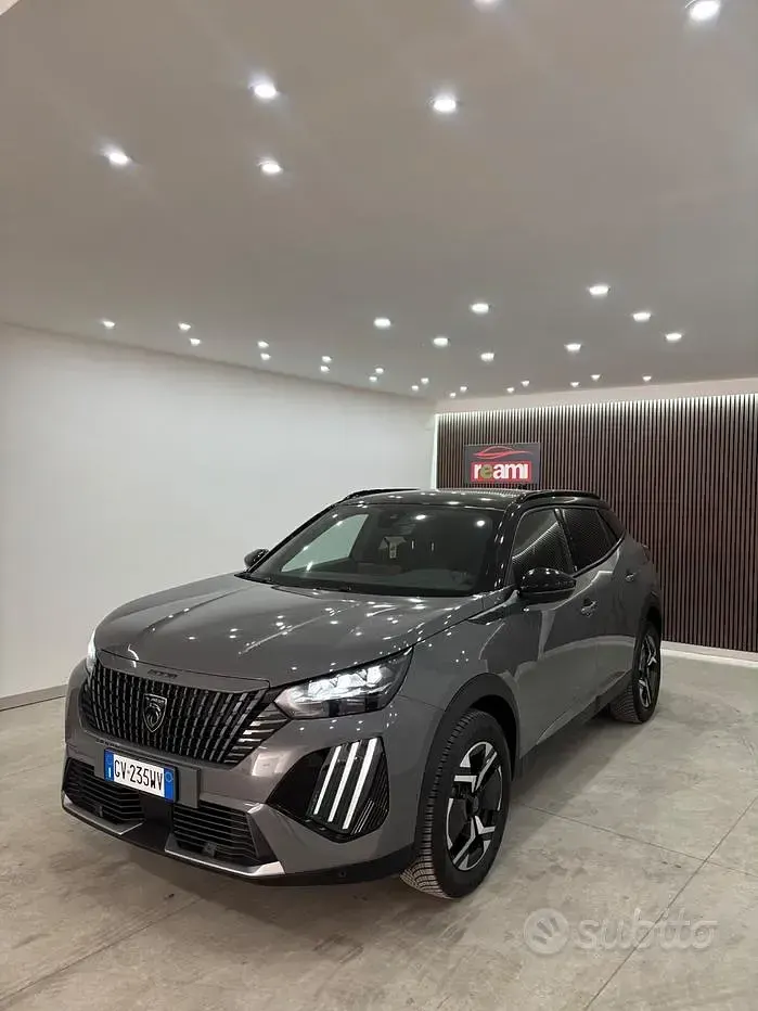 Usata Peugeot 2008 GT 130 CV (95 kW) 2024 Grigio SUV