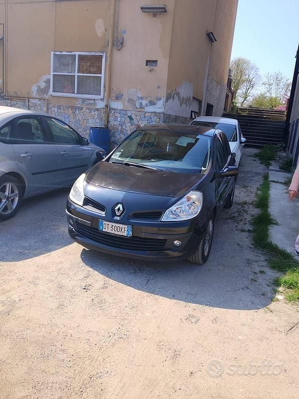 Usata Renault Clio II LE 75 CV (55 kW) 2009 Nero Berlina