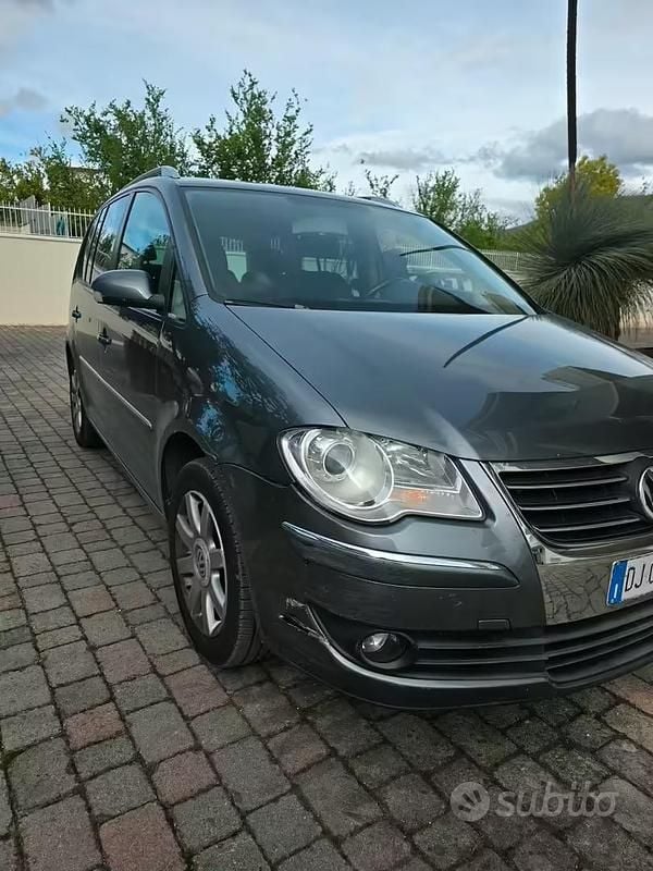 Usata VW Touran 140 CV (102 kW) 2007 Grigio Monovolume