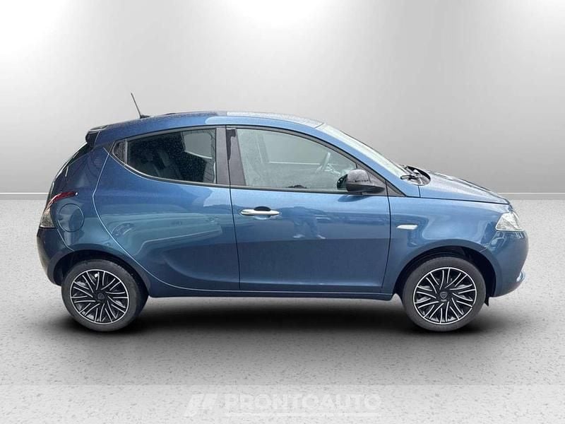 Usata Lancia Ypsilon Silver 70 CV (51 kW) 2024 Blu/azzurro Utilitaria