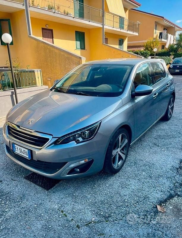 Usata 2015 Peugeot 308 Allure Tre volumi | 8000 € (Ottimo prezzo) - Immagine 1/4