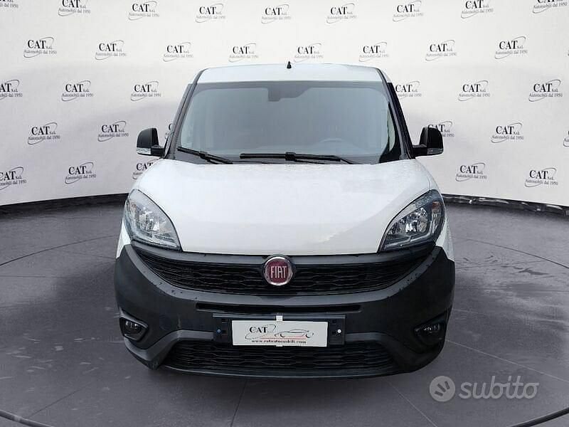 Usata Fiat Doblò Lounge 95 CV (69 kW) 2021 Bianco Monovolume
