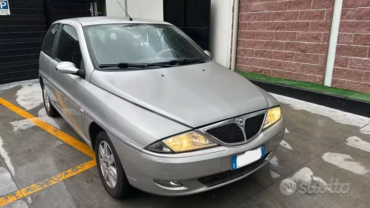 Usata Lancia Ypsilon 60 CV (44 kW) 2003 Utilitaria