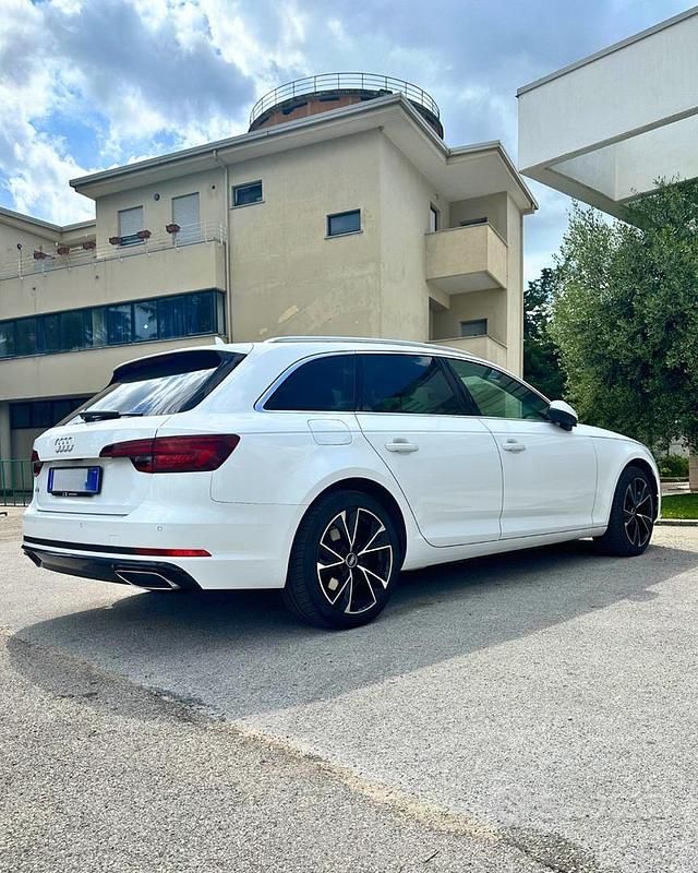 Usata Audi A4 S-Line 150 CV (110 kW) 2018 Bianco Station wagon