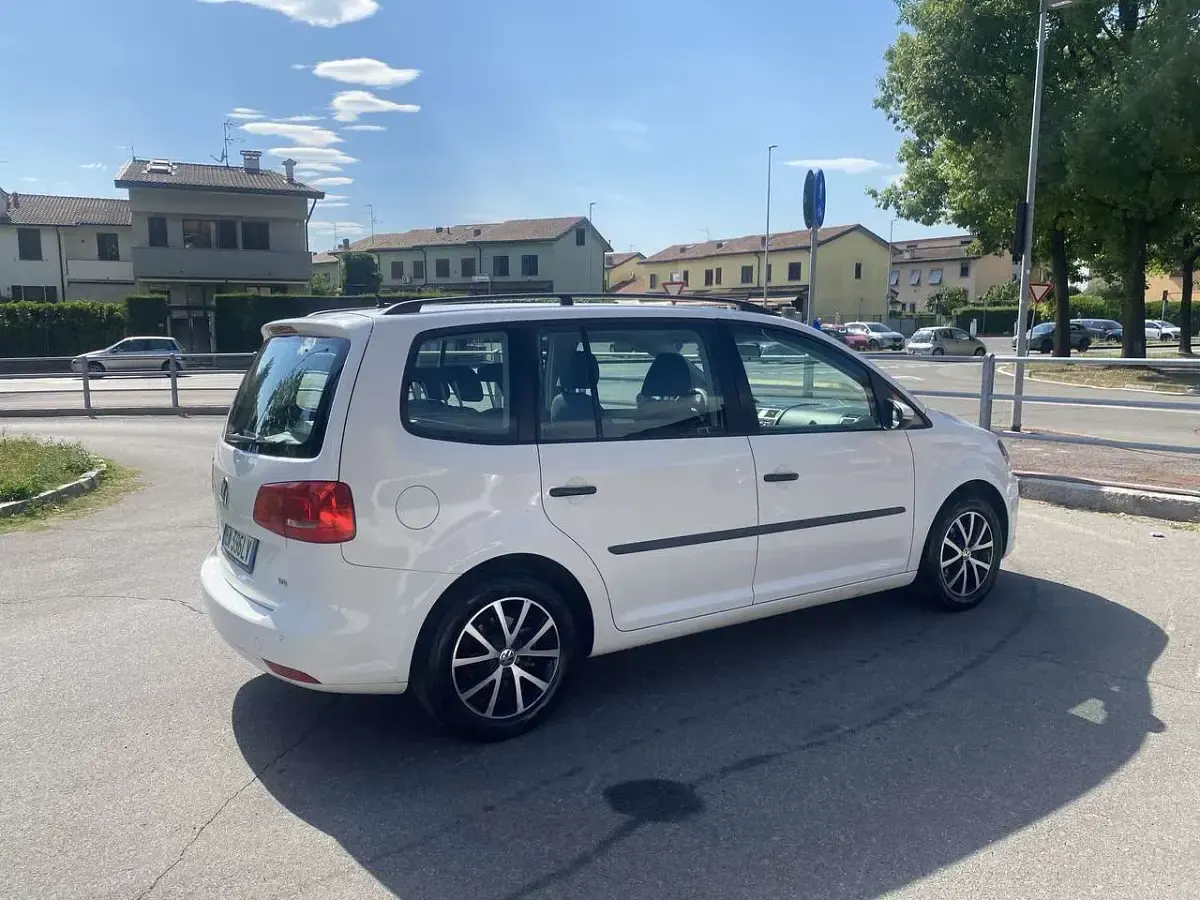 Usata VW Touran Comfortline 105 CV (77 kW) 2013 Bianco Monovolume