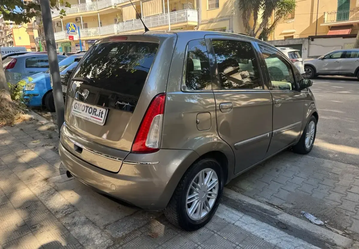 Usata Lancia Musa 90 CV (66 kW) 2008 Grigio Monovolume