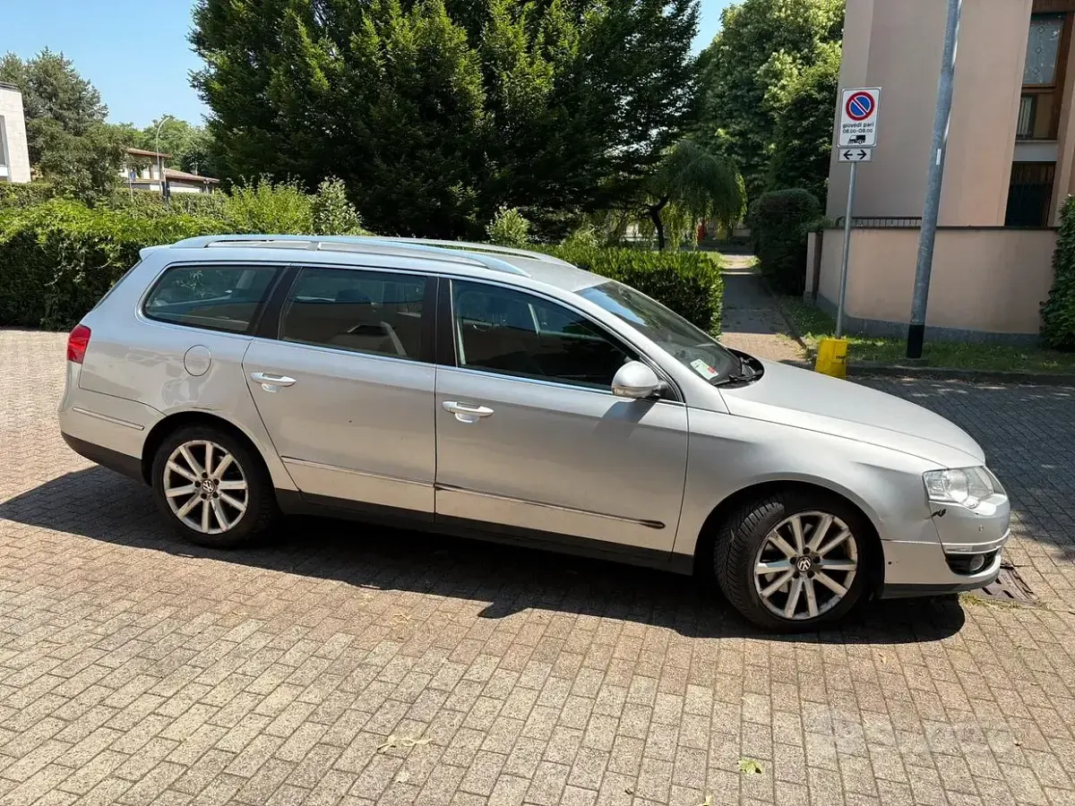 Usata VW Passat 170 CV (125 kW) 2010 Grigio Station wagon