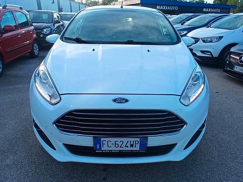 Usata Ford Fiesta Titanium 81 CV (59 kW) 2016 Bianco Berlina