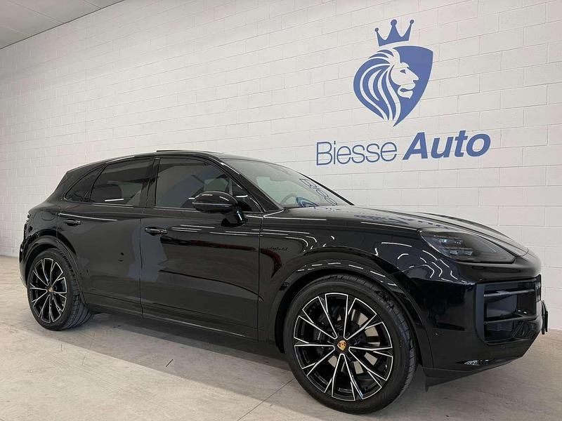 Nuova Porsche Cayenne Black Edition 305 CV (224 kW) 2026 Nero cromite SUV