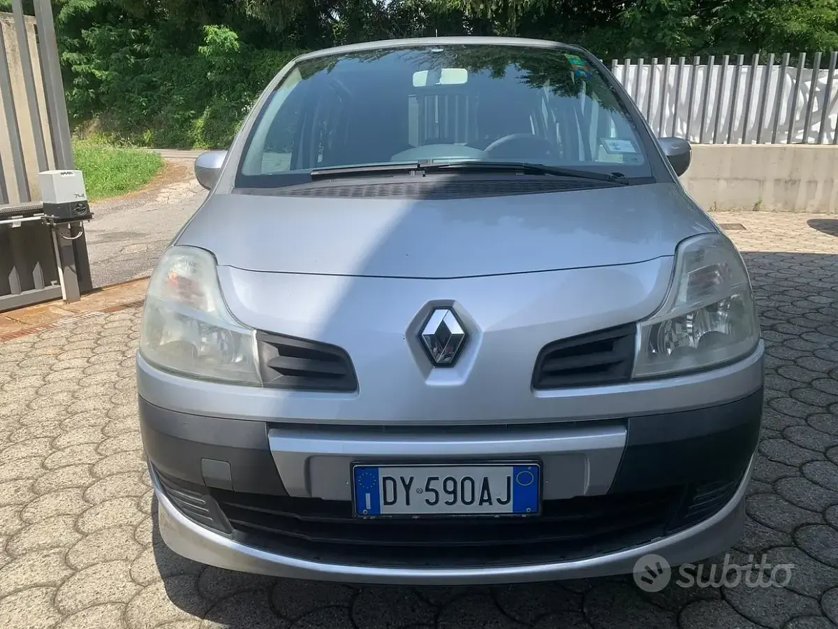 Usata Renault Modus Dynamique 75 CV (55 kW) 2009 Grigio Monovolume