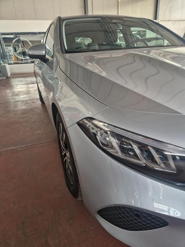 Usata Mercedes A180 116 CV (85 kW) 2024 Argento Berlina