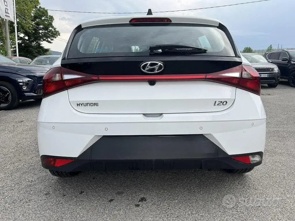 Usata Hyundai i20 83 CV (61 kW) 2022 Bianco Utilitaria