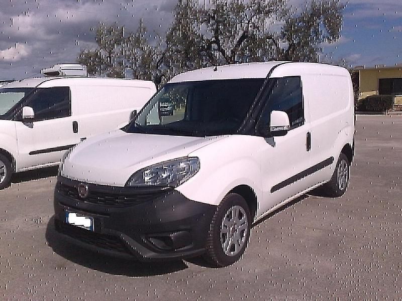 Usata Fiat Doblò 89 CV (65 kW) 2016 Bianco Monovolume