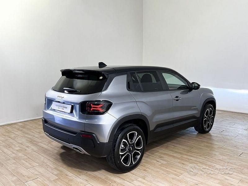 Usado Jeep Avenger Summit 101 CV (74 kW) 2023 Gris SUV