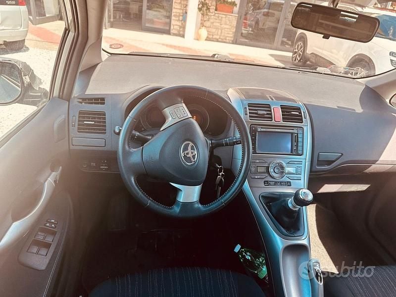 Usata Toyota Auris Sol 90 CV (66 kW) 2009 Argento Berlina
