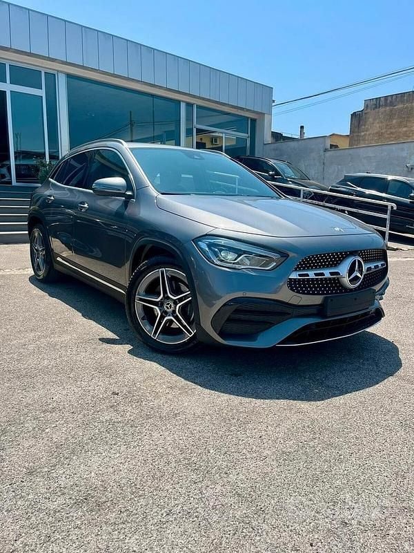 Usata Mercedes GLA200 Premium 149 CV (109 kW) 2022 Grigio SUV
