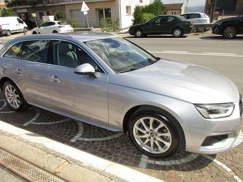 Begagnad Audi A4 Business 163 HK (119 kW) 2022 Silver Kombi