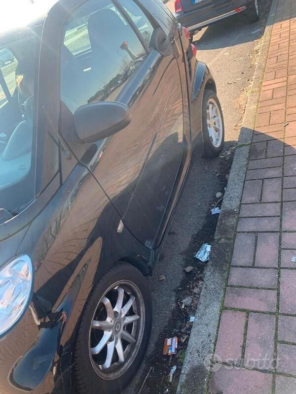 Usata 2009 Smart ForTwo Coupé Due volumi | 3599 € (Ottimo prezzo) - Immagine 1/4