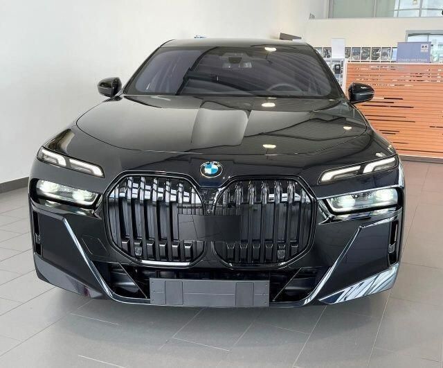 Nero Usata 2023 BMW i7 M Sport Tre volumi | 106.700 € - Immagine 1/4