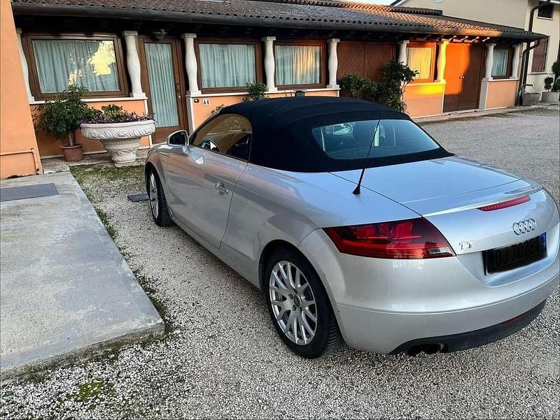 Usata Audi TT Roadster Ambiente 200 CV (147 kW) 2007 Argento Cabrio