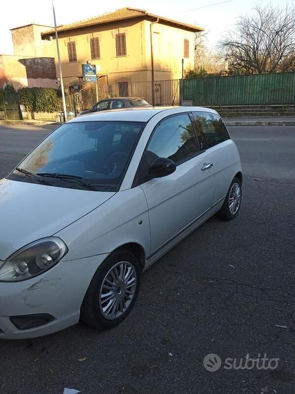 Usata Lancia Ypsilon 75 CV (55 kW) 2011 Bianco Utilitaria