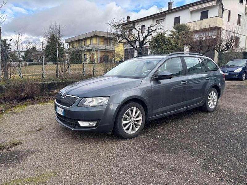 Usata Skoda Octavia G-TEC Executive 110 CV (80 kW) 2015 Grigio Station wagon