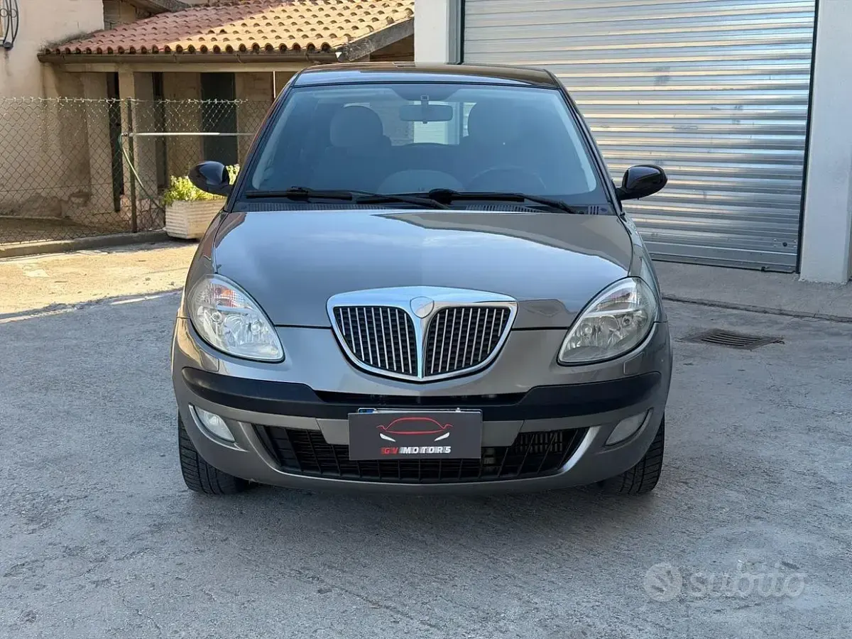 Usata Lancia Ypsilon 69 CV (50 kW) 2006 Grigio Utilitaria