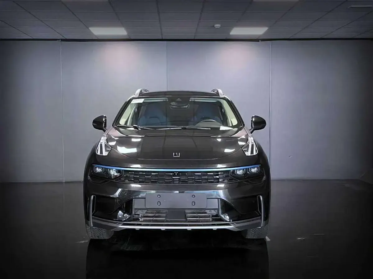 Usata Lynk & Co 01 179 CV (131 kW) 2024 Sparkling black SUV