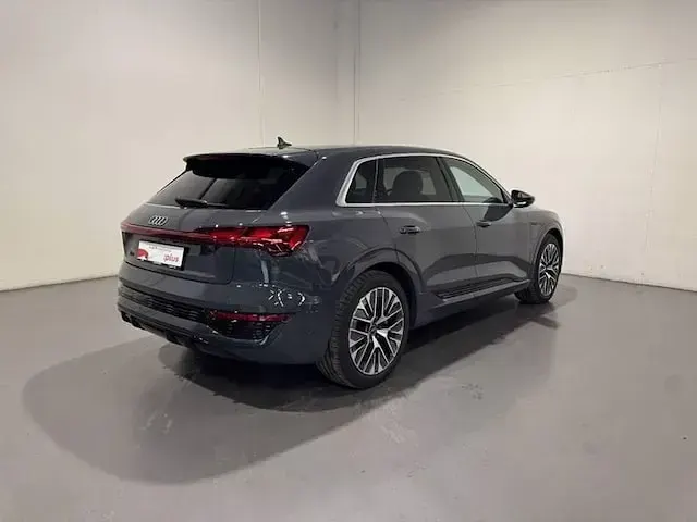 Usata Audi Q8 e-tron S-Line 300 kW (408 CV) 2024 Grigio magnete SUV
