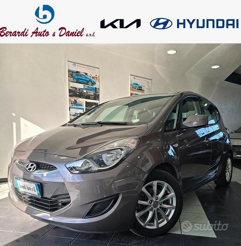 Marrone Usata 2014 Hyundai ix20 Comfort Due volumi | 8500 € (Cara) - Immagine 1/4