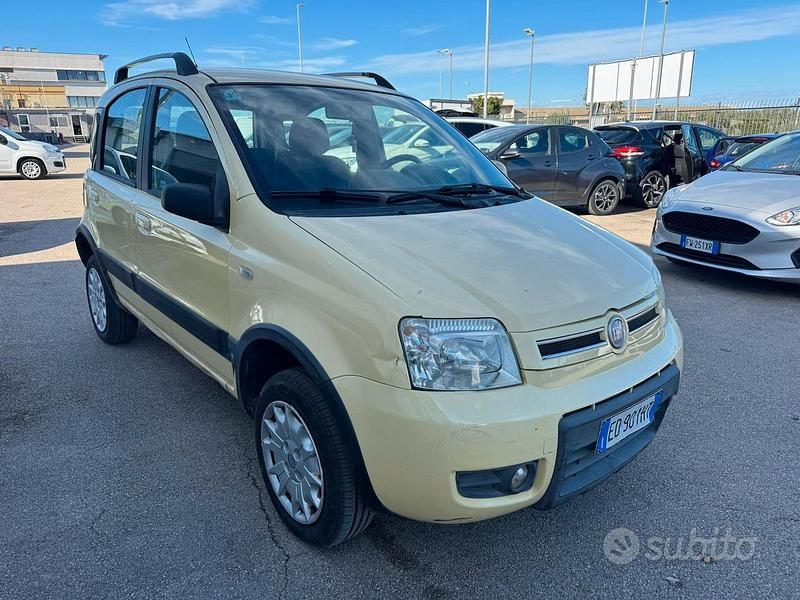 Usata Fiat Panda 4x4 59 CV (43 kW) 2010 Giallo Utilitaria
