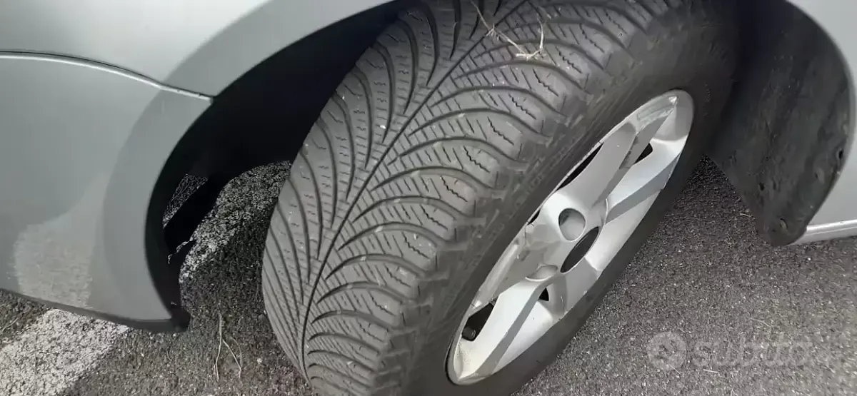 Usata VW Golf IV 75 CV (55 kW) 2005 Grigio Berlina