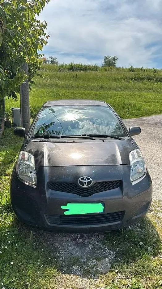 Usata Toyota Yaris 65 CV (47 kW) 2009 Grigio Utilitaria