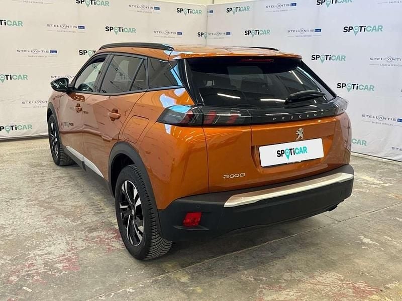 Usata Peugeot 2008 Allure 102 CV (75 kW) 2023 Arancione SUV
