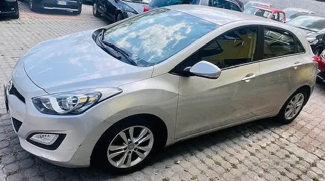 Usata Hyundai i30 Comfort 110 CV (80 kW) 2013 Grigio Berlina