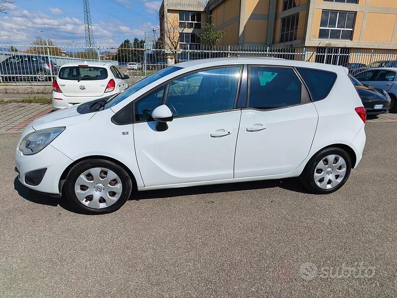 Usata Opel Meriva 100 CV (73 kW) 2013 Bianco Monovolume