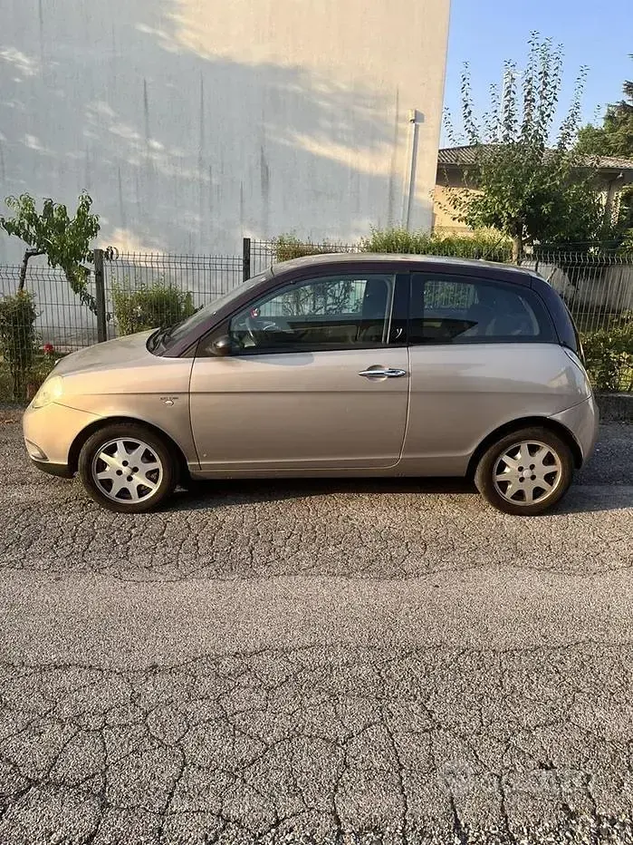 Usata Lancia Ypsilon 75 CV (55 kW) 2008 Grigio Utilitaria