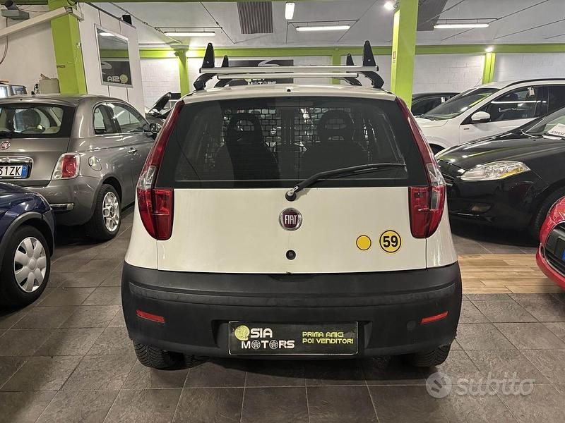 Usata Fiat Punto 69 CV (50 kW) 2009 Bianco Utilitaria