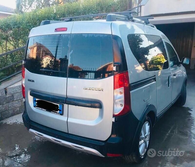 Argento Usata 2020 Dacia Dokker Stepway Monovolume | 15.400 € (Ottimo prezzo) - Immagine 1/4