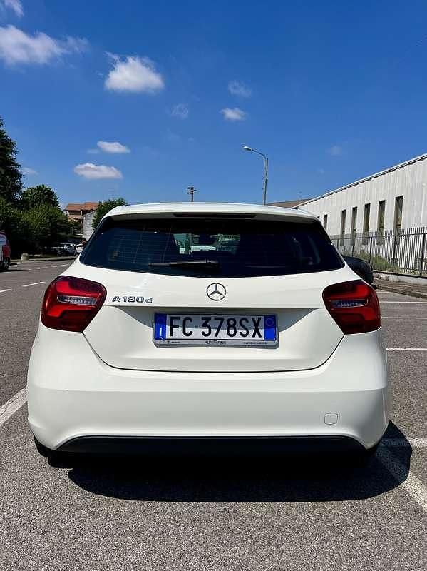 Usata Mercedes A180 109 CV (80 kW) 2016 Bianco Berlina