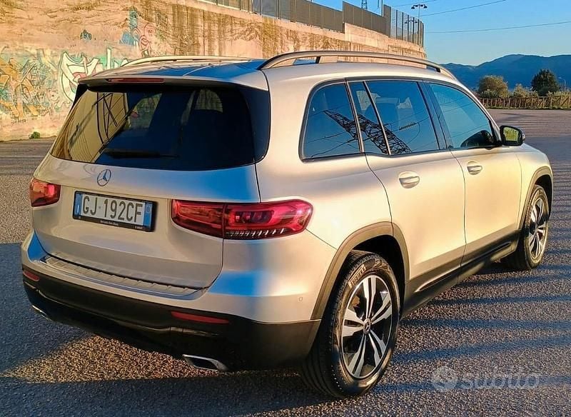 Usata Mercedes GLB180 116 CV (85 kW) 2022 Grigio SUV