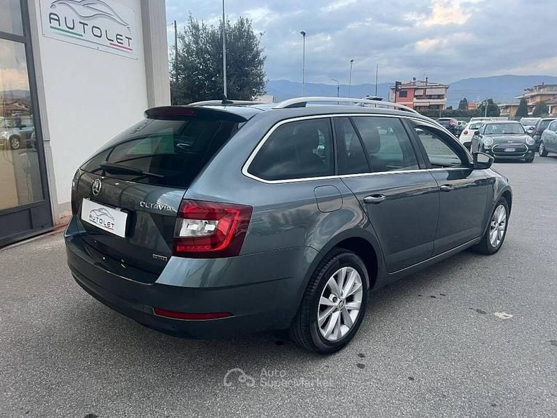 Usata Skoda Octavia G-TEC Executive 131 CV (96 kW) 2019 Grigio Station wagon