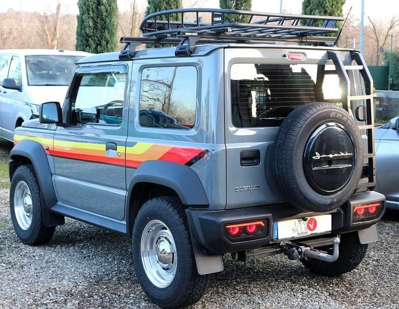 Usata Suzuki Jimny 102 CV (75 kW) 2024 Grigio islanda SUV