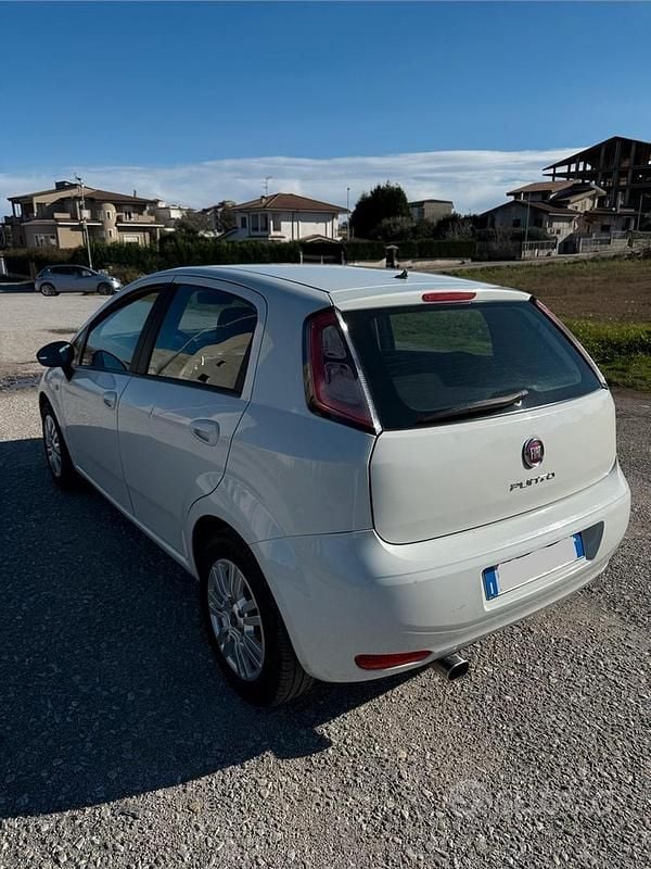 Usata Fiat Grande Punto 75 CV (55 kW) 2013 Bianco Utilitaria