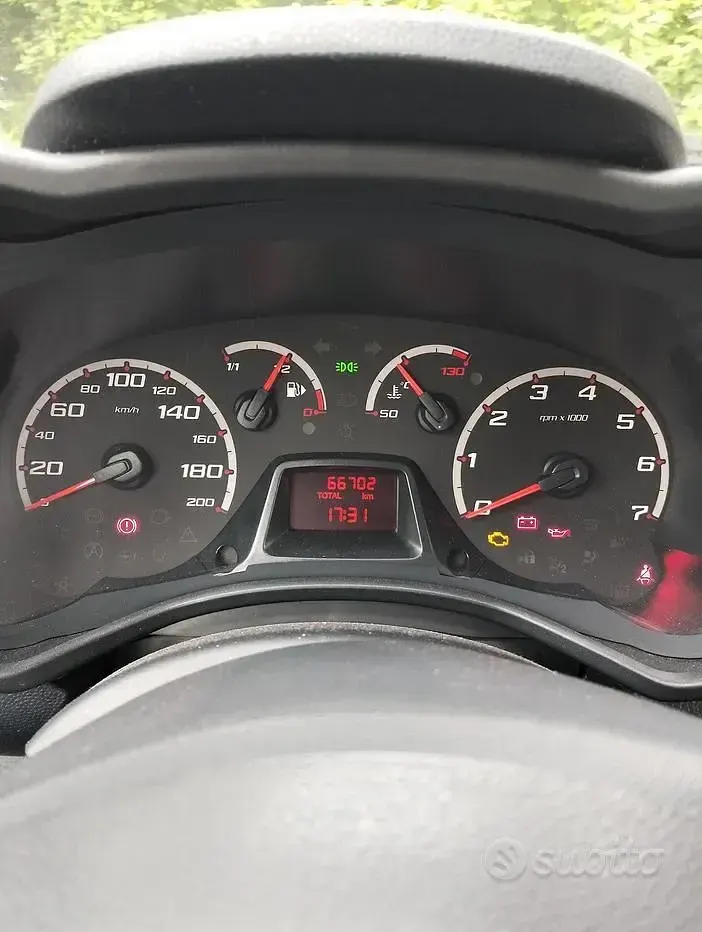 Begagnad Ford Ka 69 HK (50 kW) 2014 Röd Halvkombi