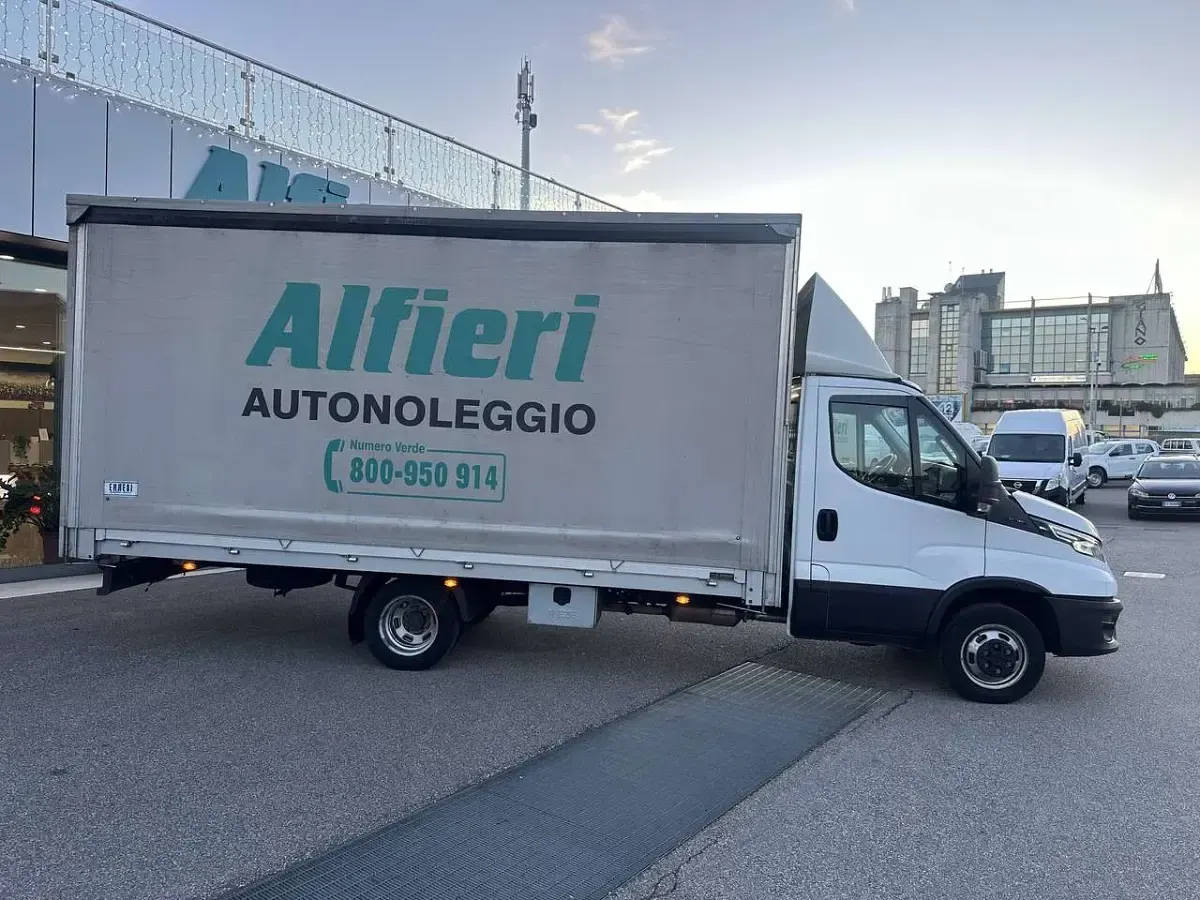 Usata Iveco Daily 160 CV (117 kW) 2021 Bianco Furgone